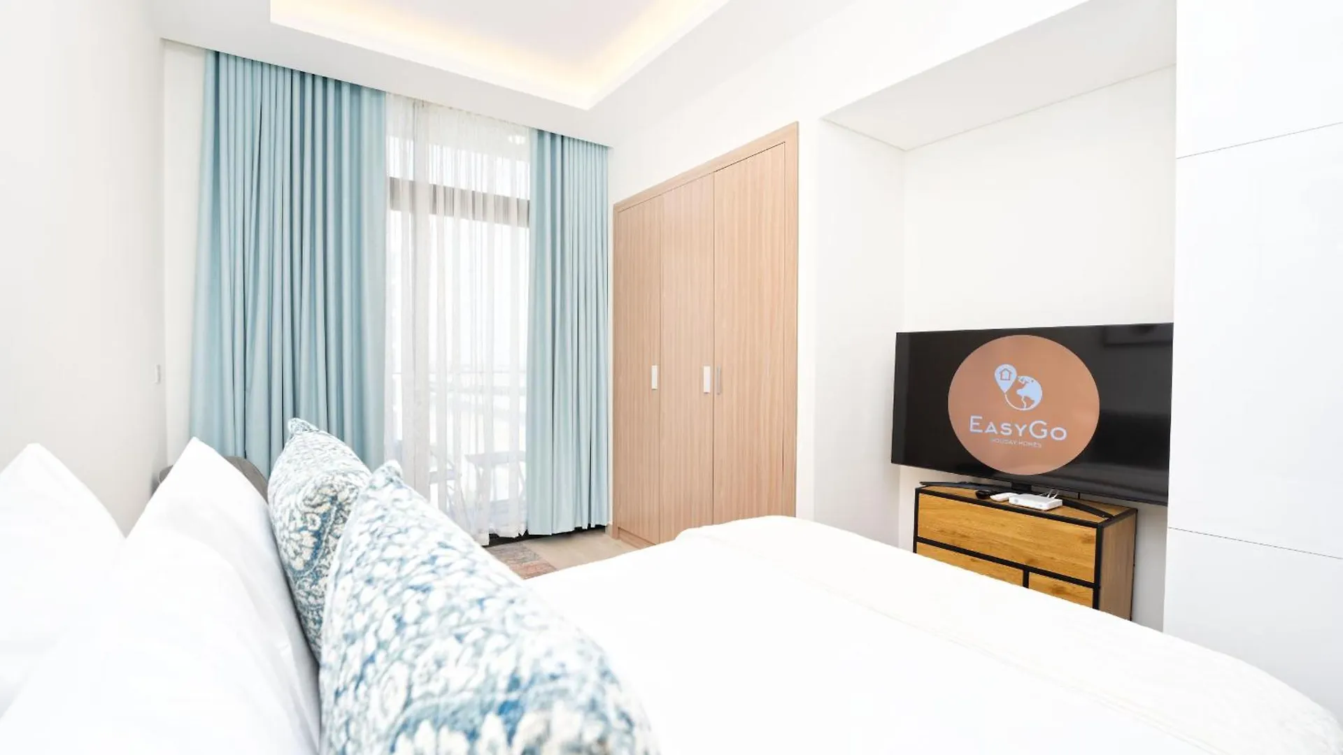 Easygo - Azizi Riviera 9 Bright Studio Dubai Apartment